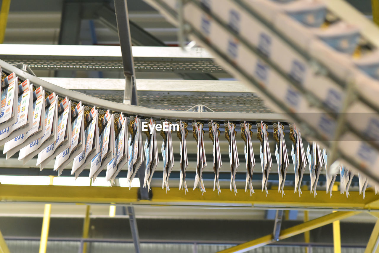 Machines for transport, conveyor belt in a printing shop