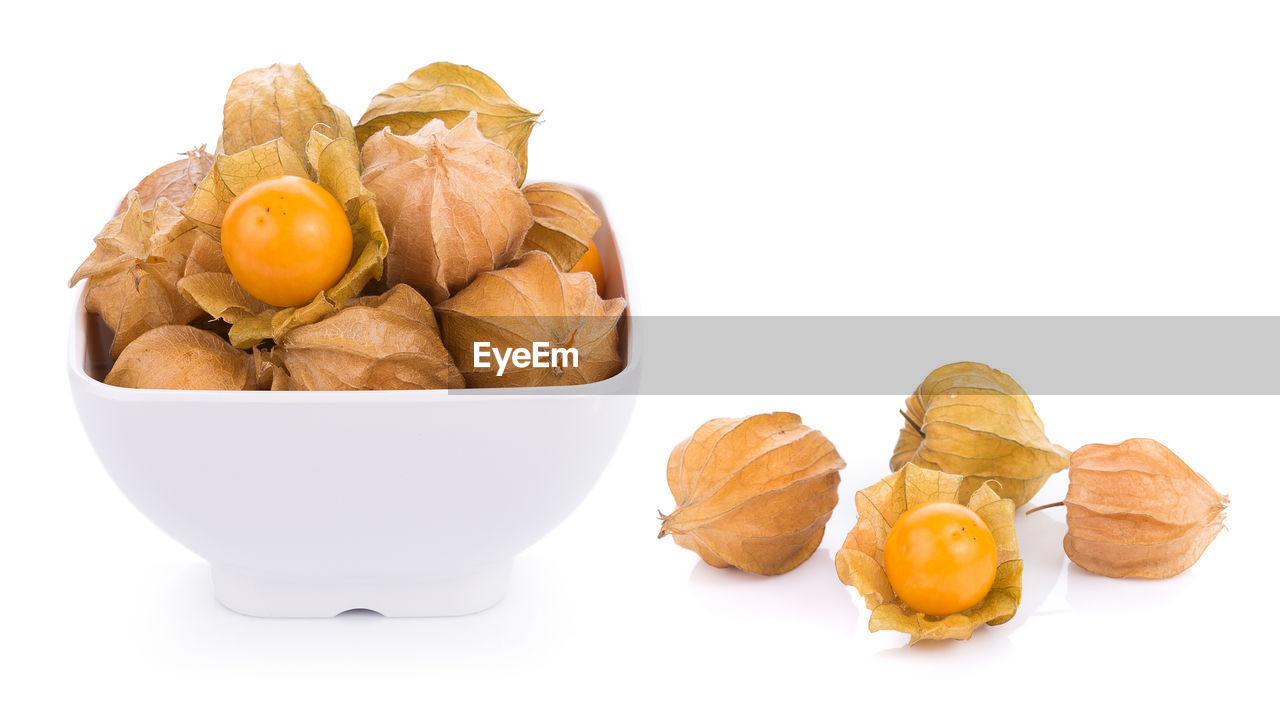 CLOSE-UP OF FRESH FRUITS IN BOWL