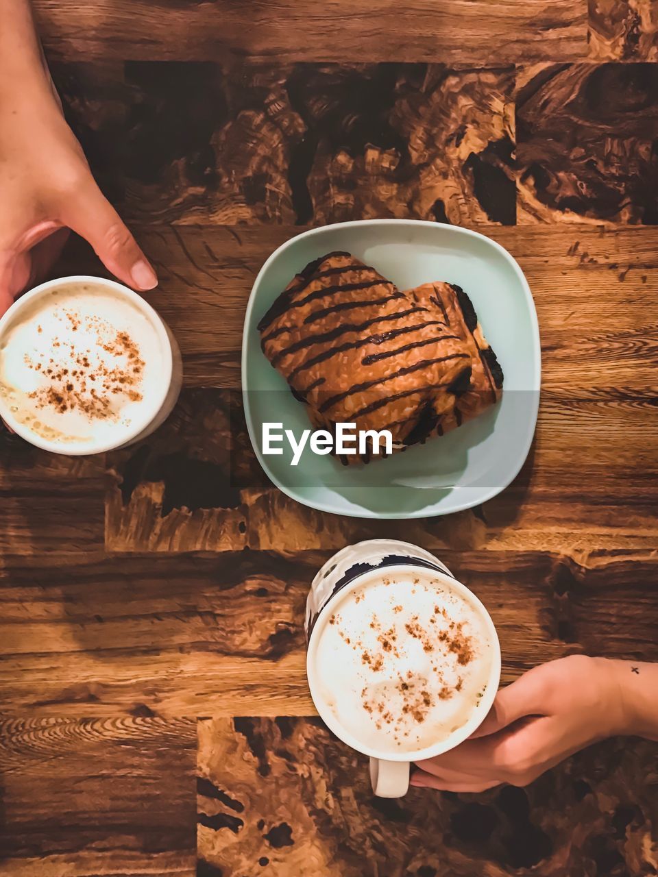 DIRECTLY ABOVE SHOT OF COFFEE CUP WITH SPOON