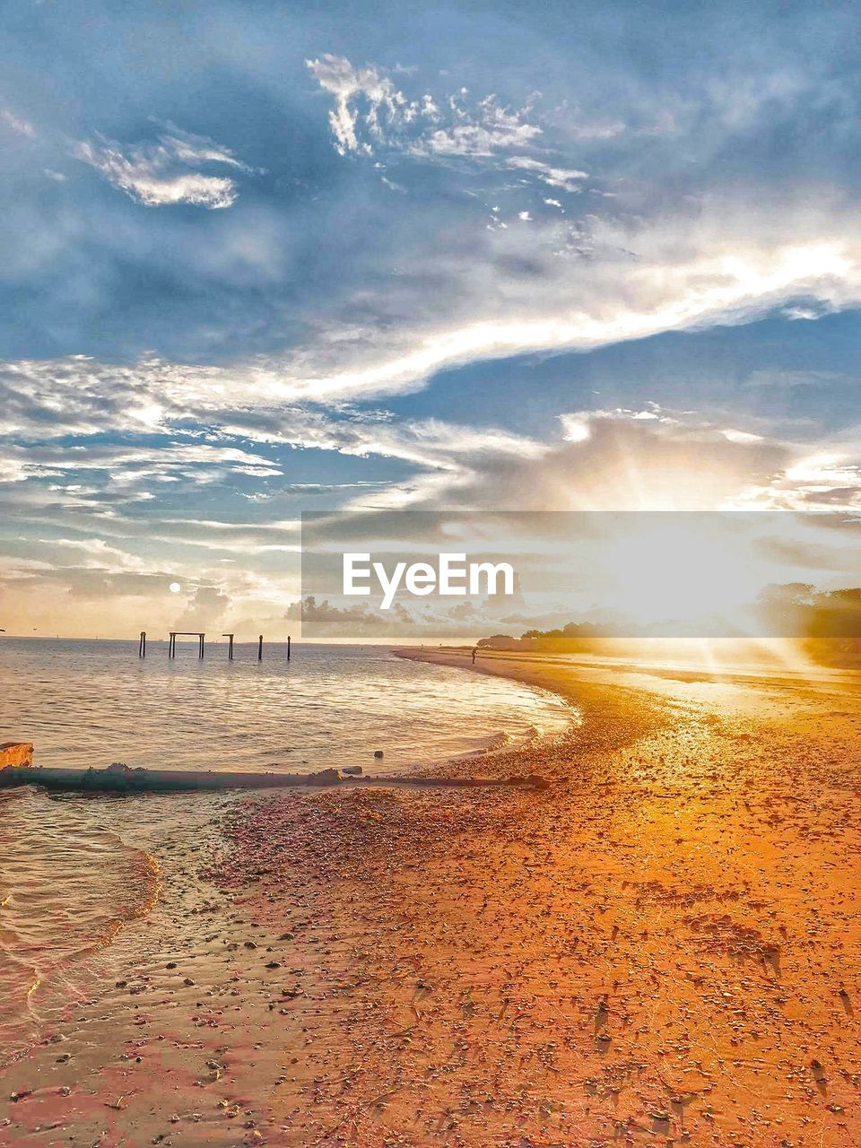 SCENIC VIEW OF SEA AGAINST SKY AT SUNSET