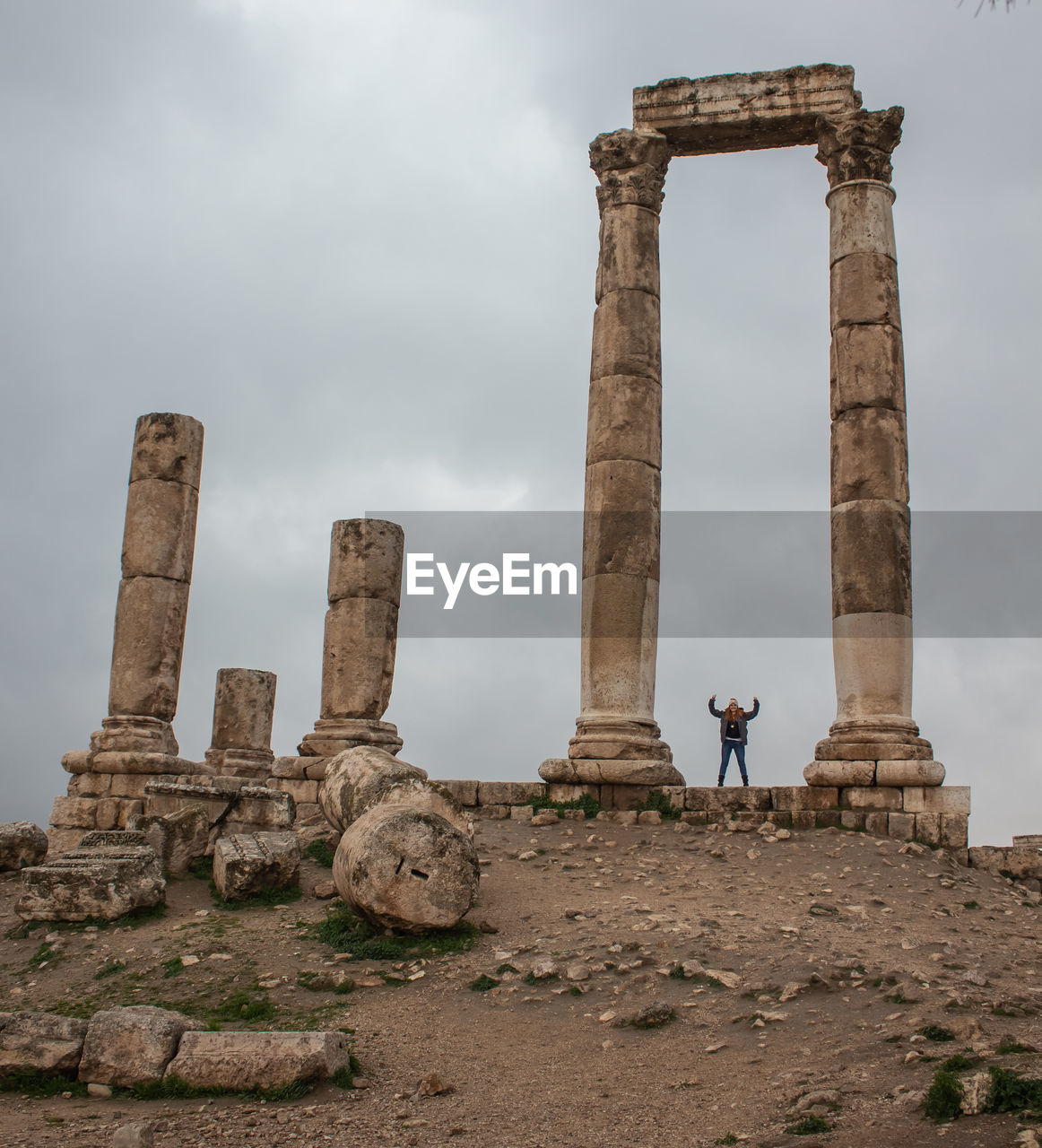 LOW ANGLE VIEW OF HISTORICAL BUILDING AGAINST SKY