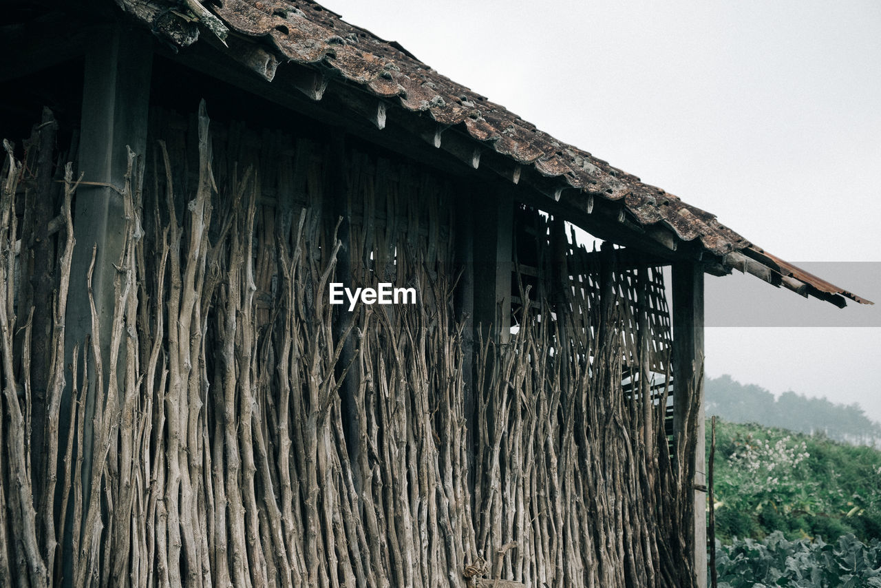 LOW ANGLE VIEW OF ROOF