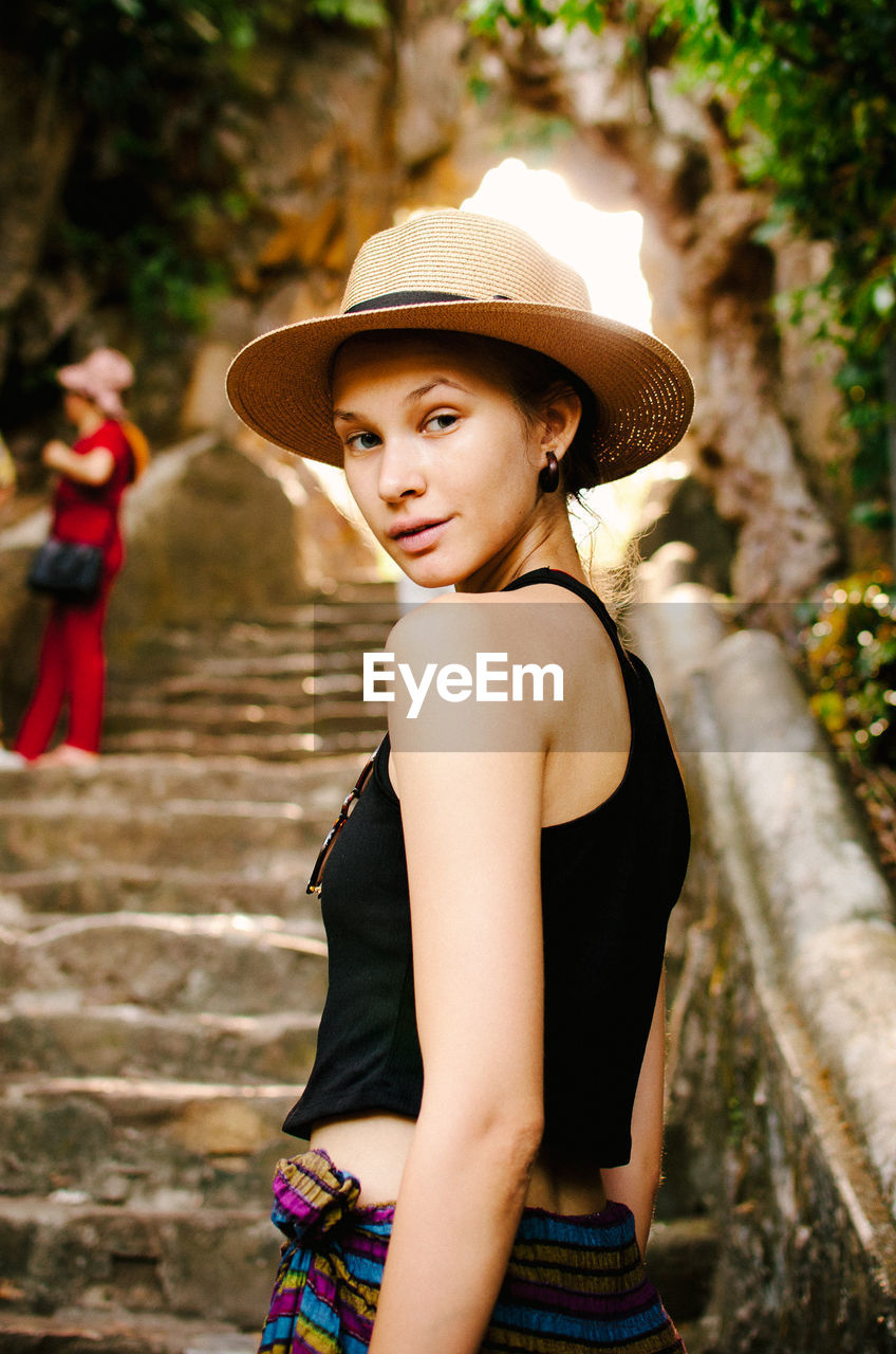 PORTRAIT OF BEAUTIFUL YOUNG WOMAN IN HAT