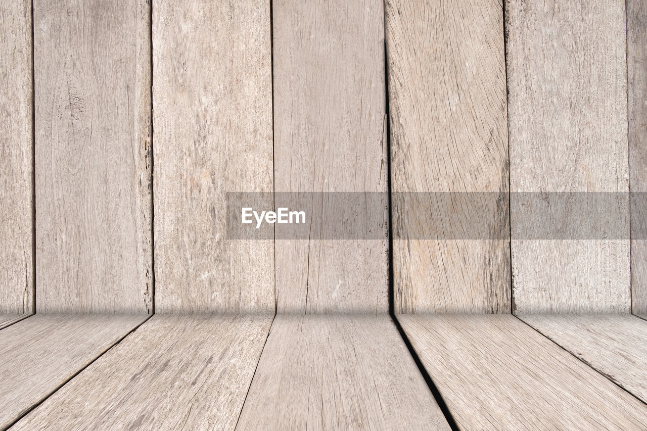 FULL FRAME SHOT OF WOODEN WALL