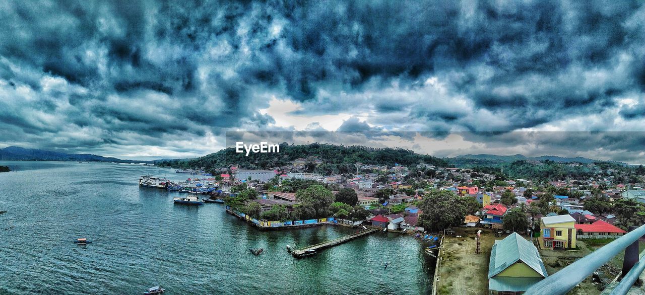 PANORAMIC VIEW OF SEA AND CITY AGAINST SKY