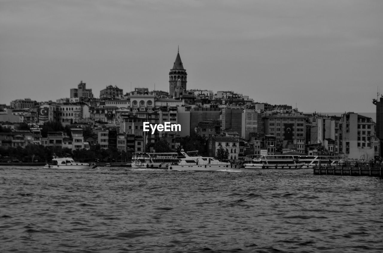 VIEW OF CITY IN FRONT OF SEA