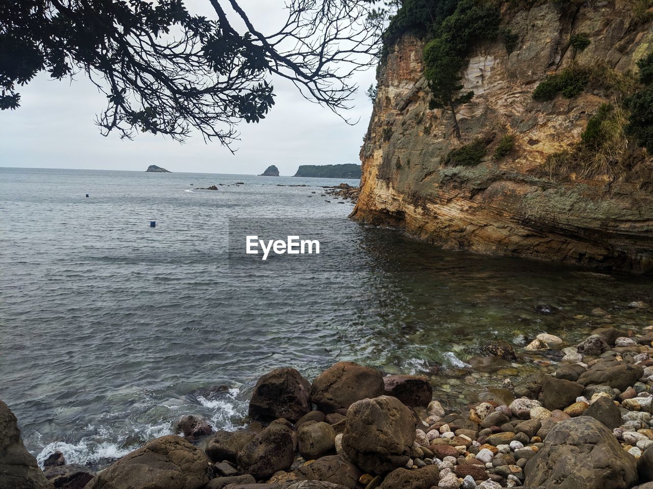 SCENIC VIEW OF SEA AGAINST ROCKS