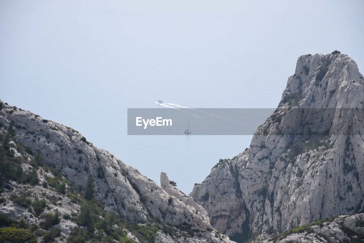 SCENIC VIEW OF MOUNTAINS AGAINST CLEAR SKY