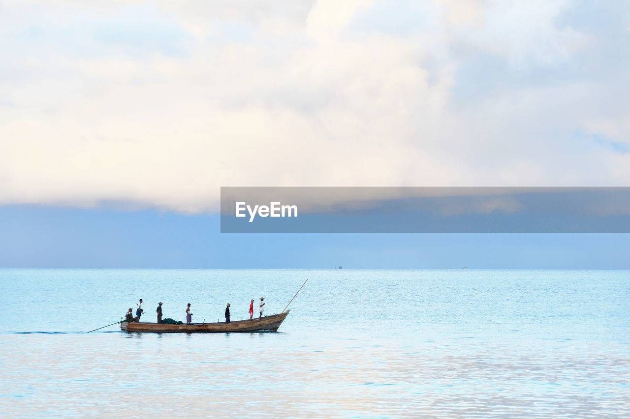 PEOPLE ON BOAT AGAINST SEA