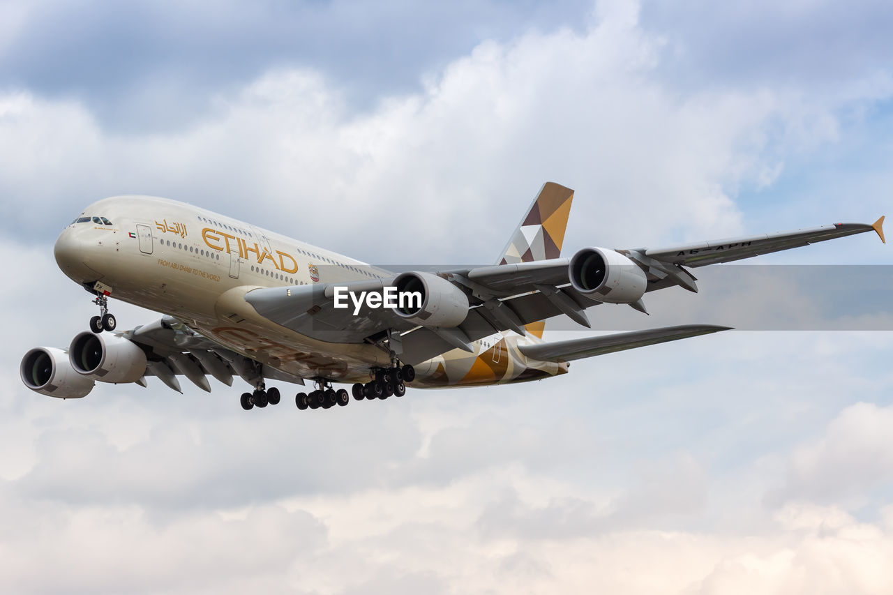 LOW ANGLE VIEW OF AIRPLANE AGAINST SKY