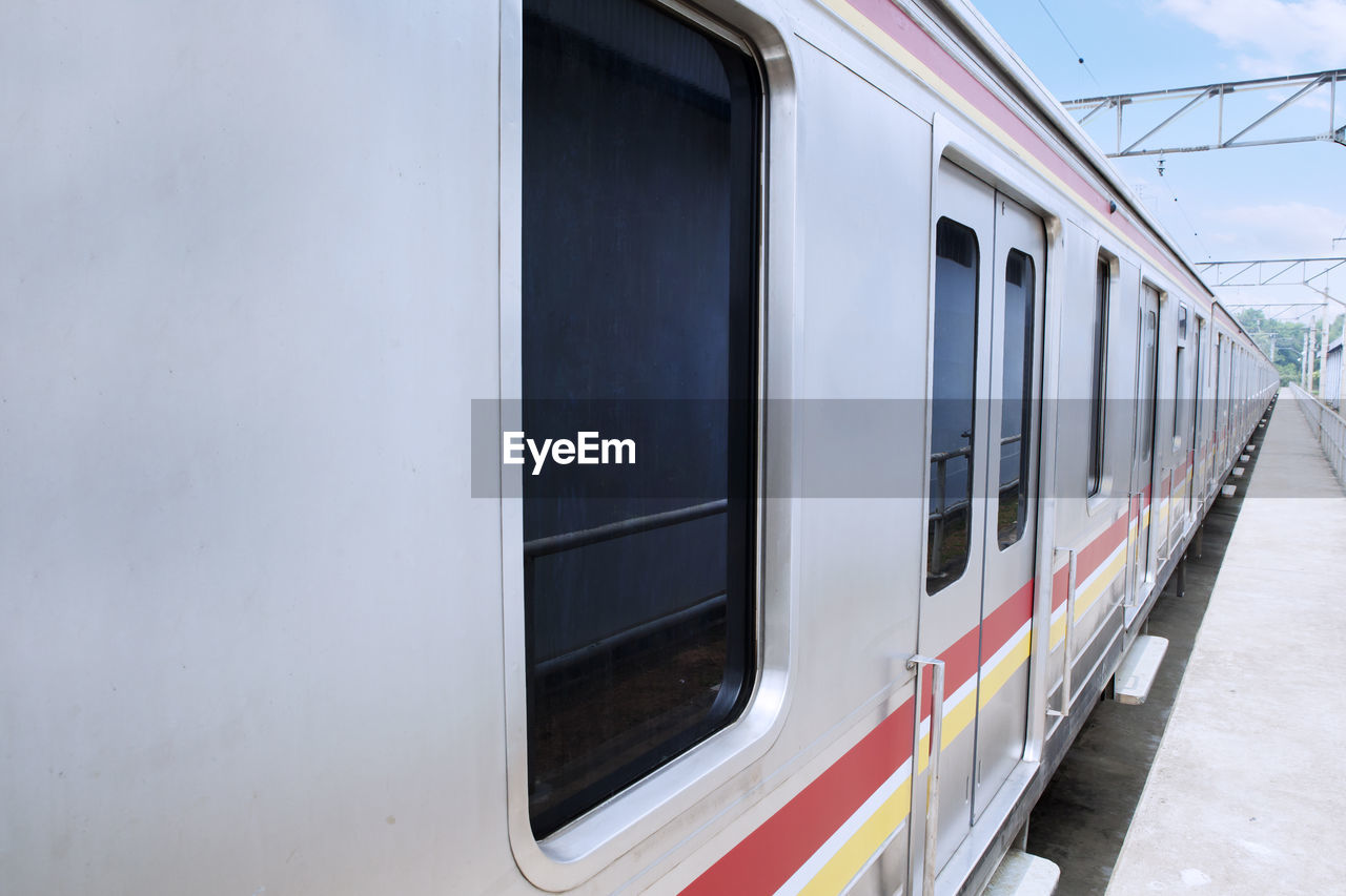 TRAIN ON WINDOW