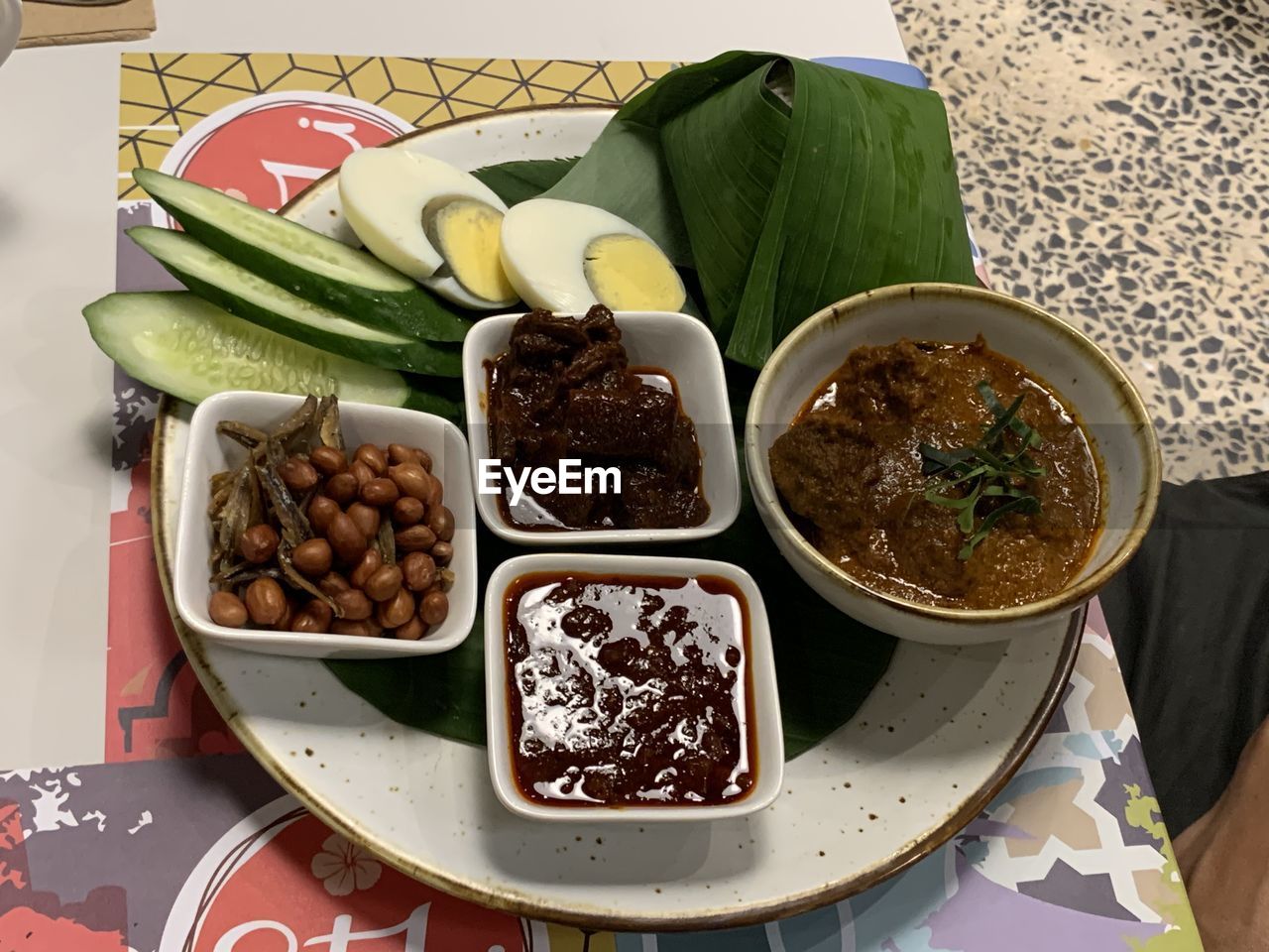 HIGH ANGLE VIEW OF MEAL SERVED IN TRAY