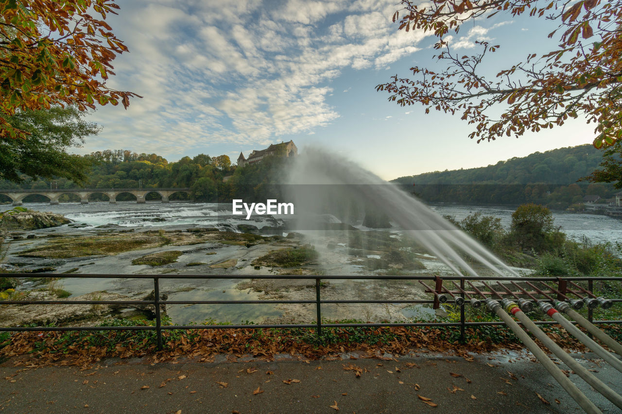 VIEW OF FOUNTAIN AGAINST SKY