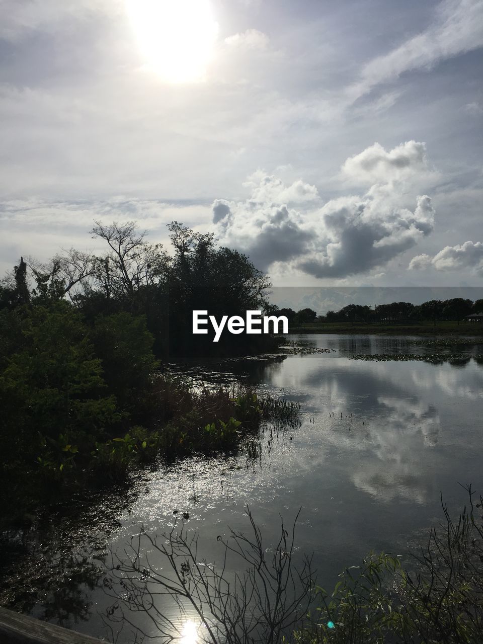 IDYLLIC SHOT OF LAKE AGAINST SKY