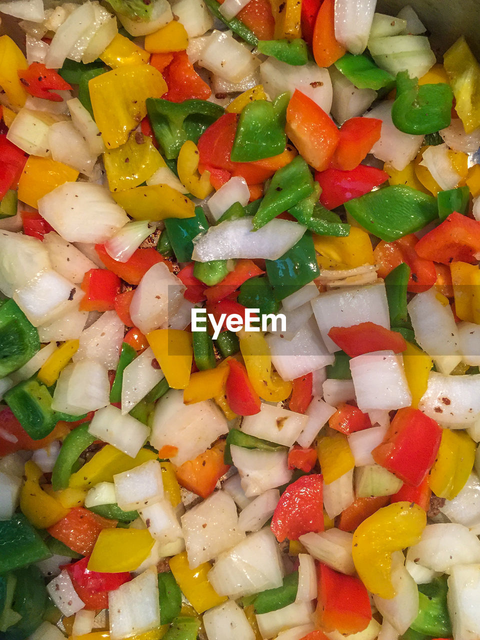 FULL FRAME SHOT OF CHOPPED FRUITS