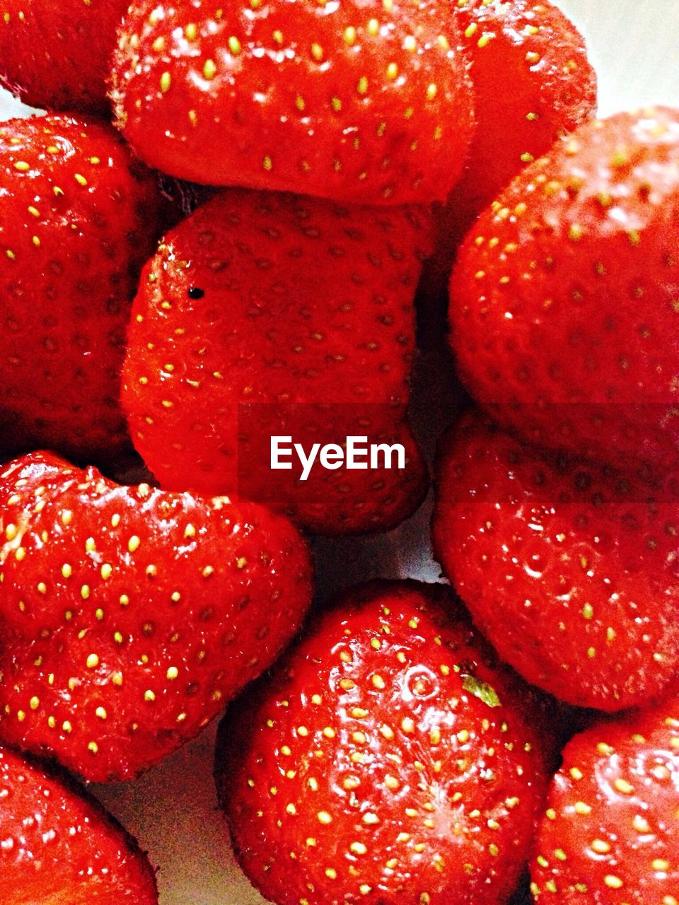 FULL FRAME SHOT OF STRAWBERRIES