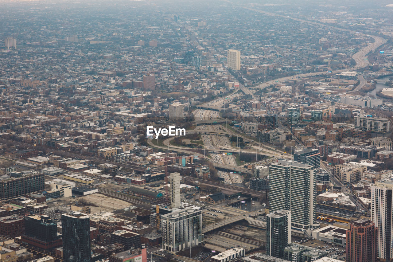 AERIAL VIEW OF BUILDINGS IN CITY