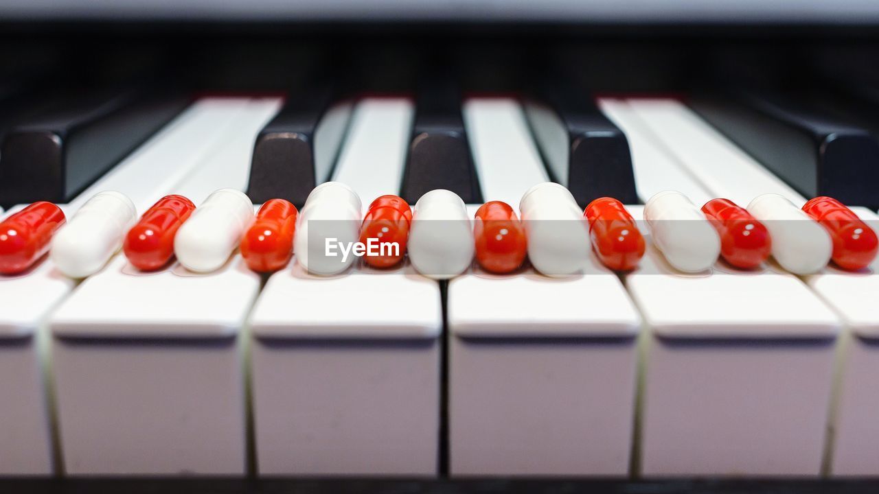 CLOSE-UP OF RED CHILI PEPPERS ON PIANO