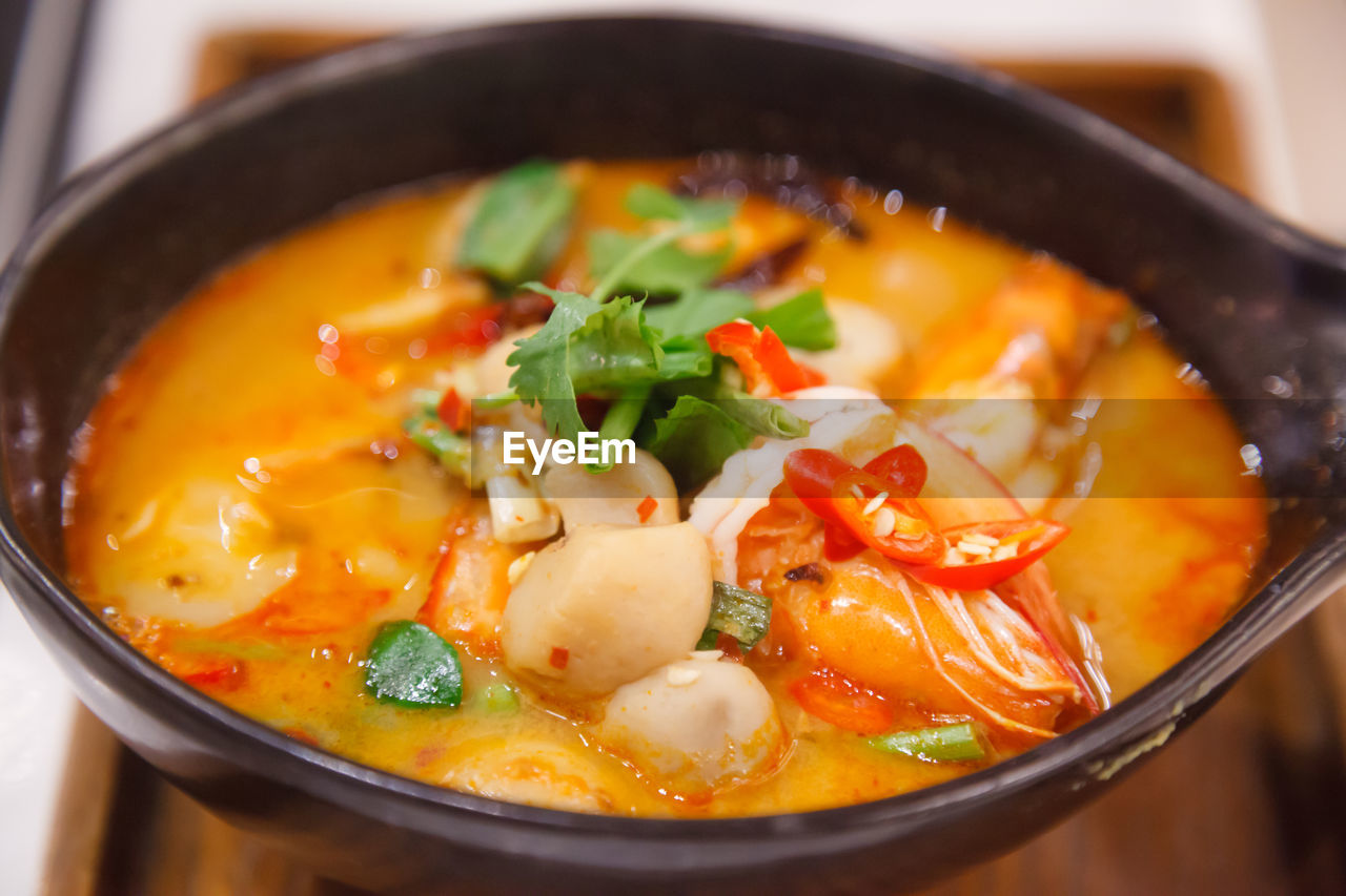 CLOSE-UP OF SOUP IN BOWL ON TABLE