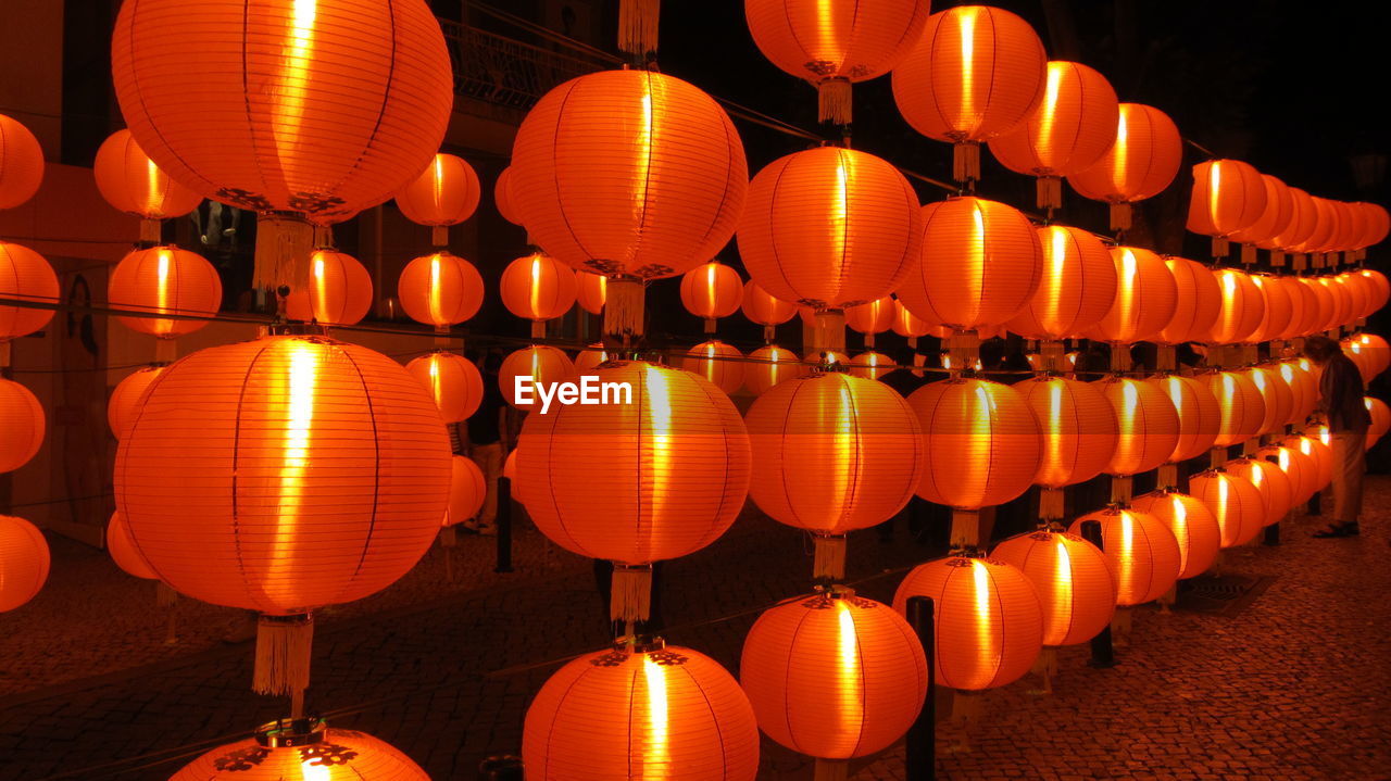 Illuminated chinese traditional lanterns at night