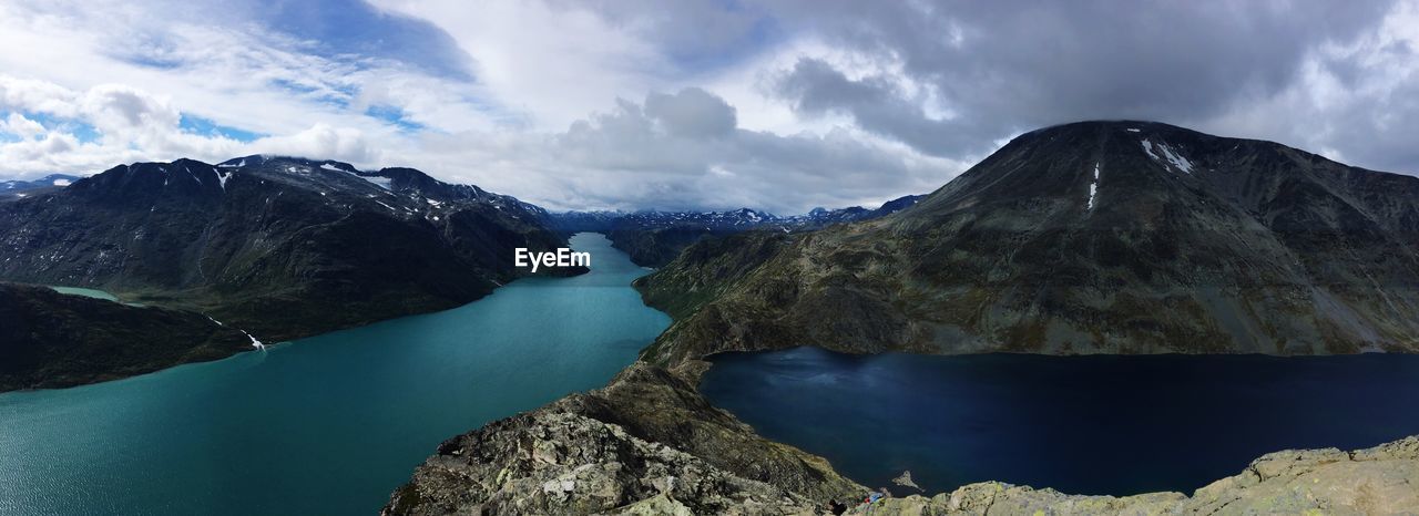 Panoramic view of lake and mountains against sky