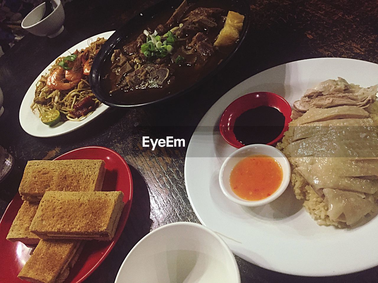 HIGH ANGLE VIEW OF MEAL SERVED IN BOWL