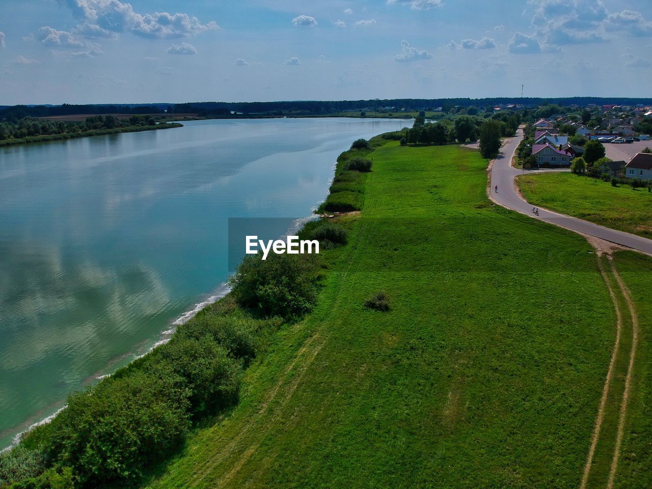 HIGH ANGLE VIEW OF LAND AND TREES AGAINST SKY