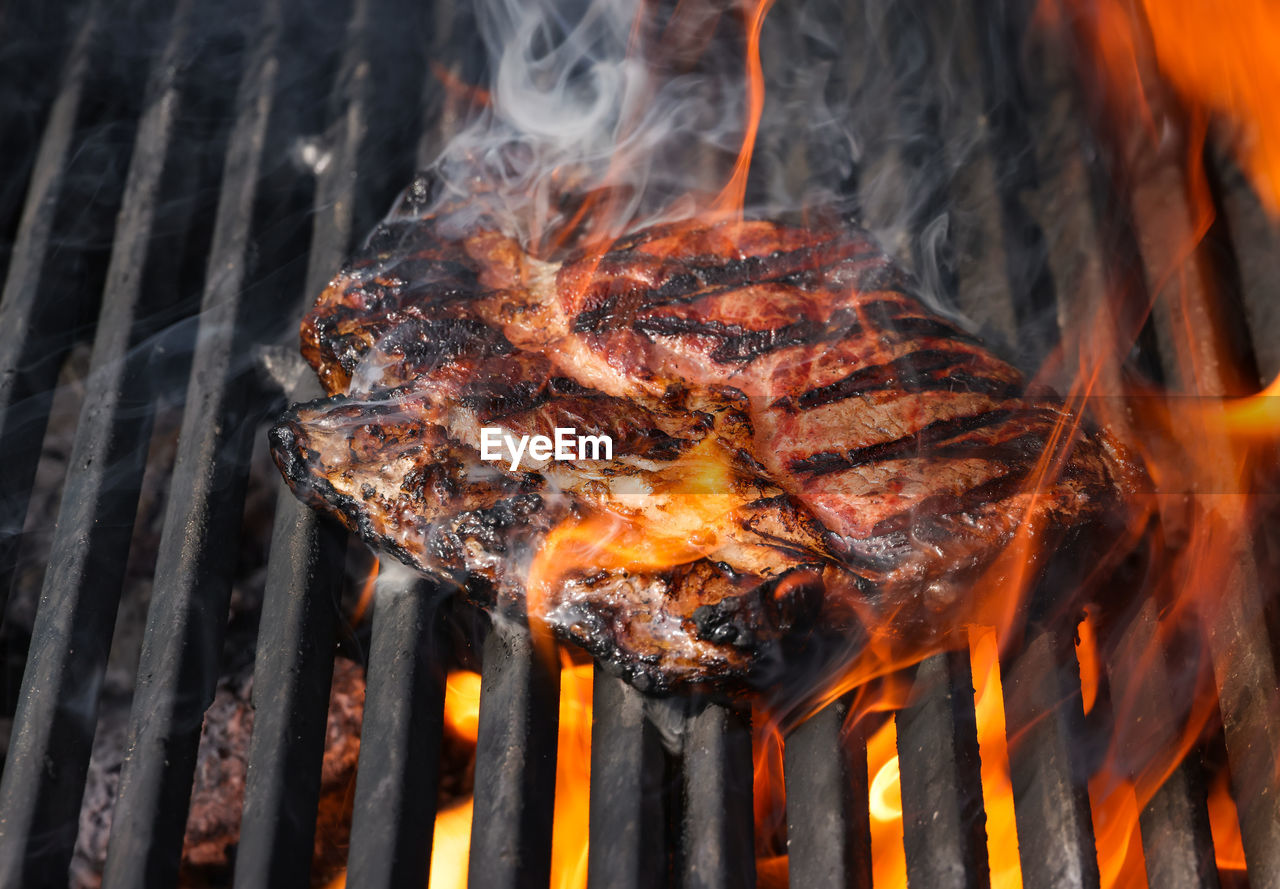 CLOSE-UP OF MEAT ON BARBECUE