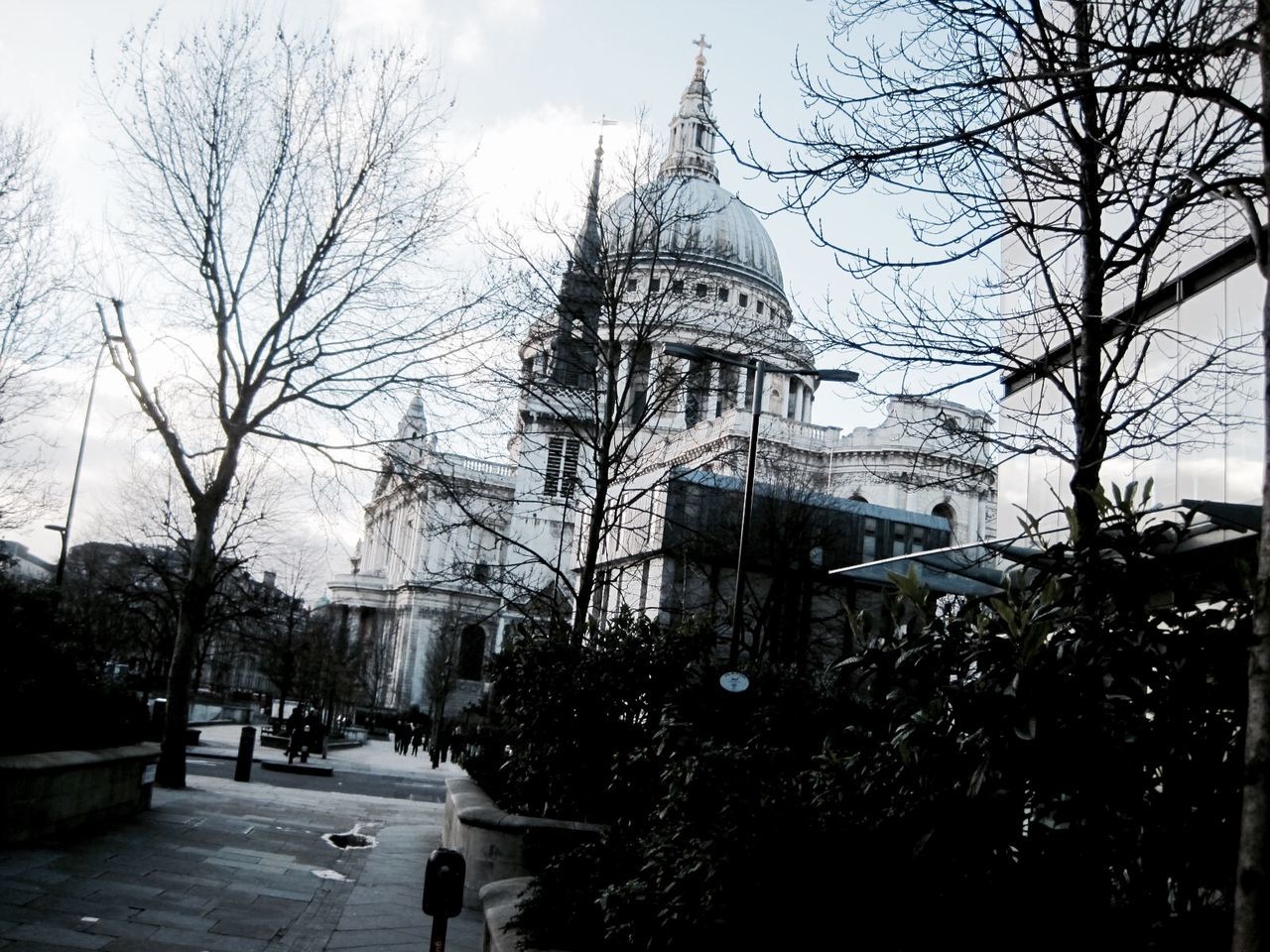 Low angle view of st pauls cathedral against sky