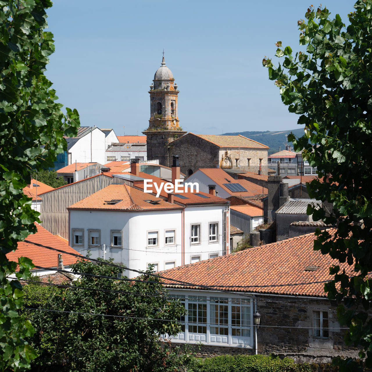 VIEW OF BUILDINGS AND TREES AGAINST SKY IN CITY