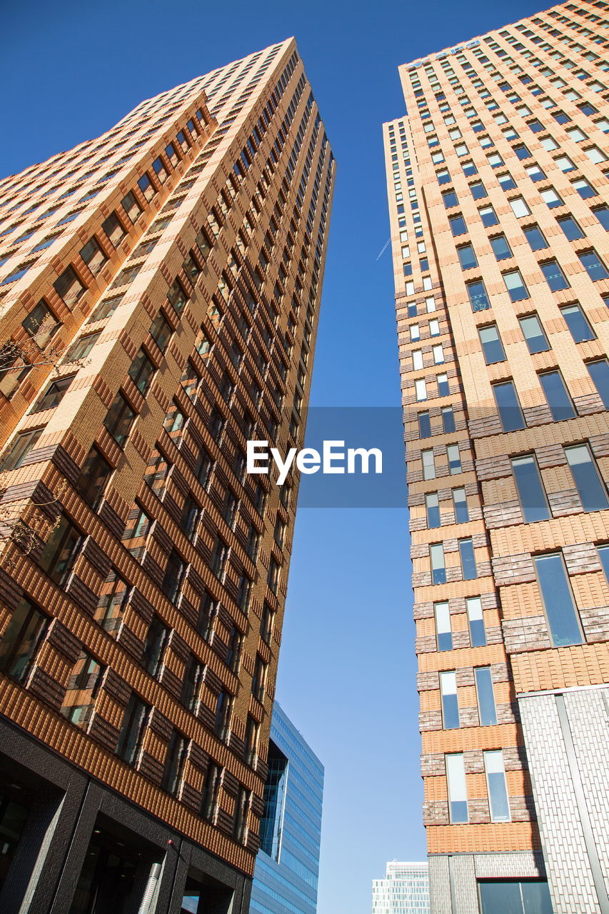 LOW ANGLE VIEW OF BUILDINGS AGAINST CLEAR SKY