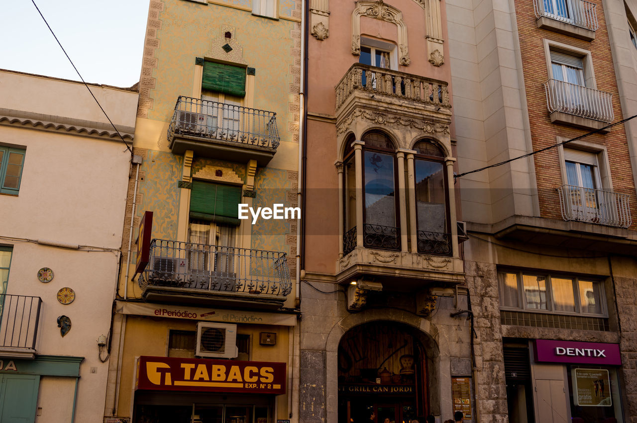 LOW ANGLE VIEW OF APARTMENT BUILDING