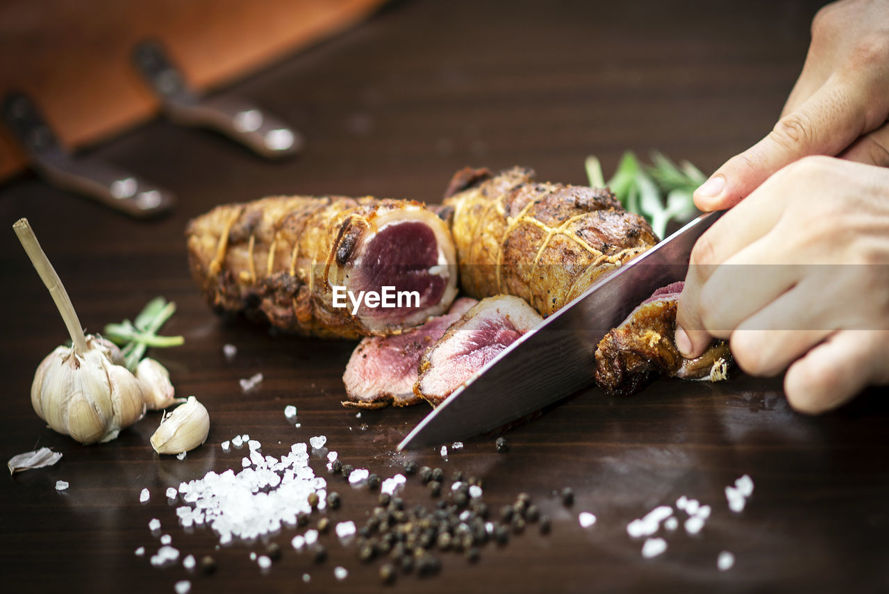 CLOSE-UP OF PERSON PREPARING FOOD