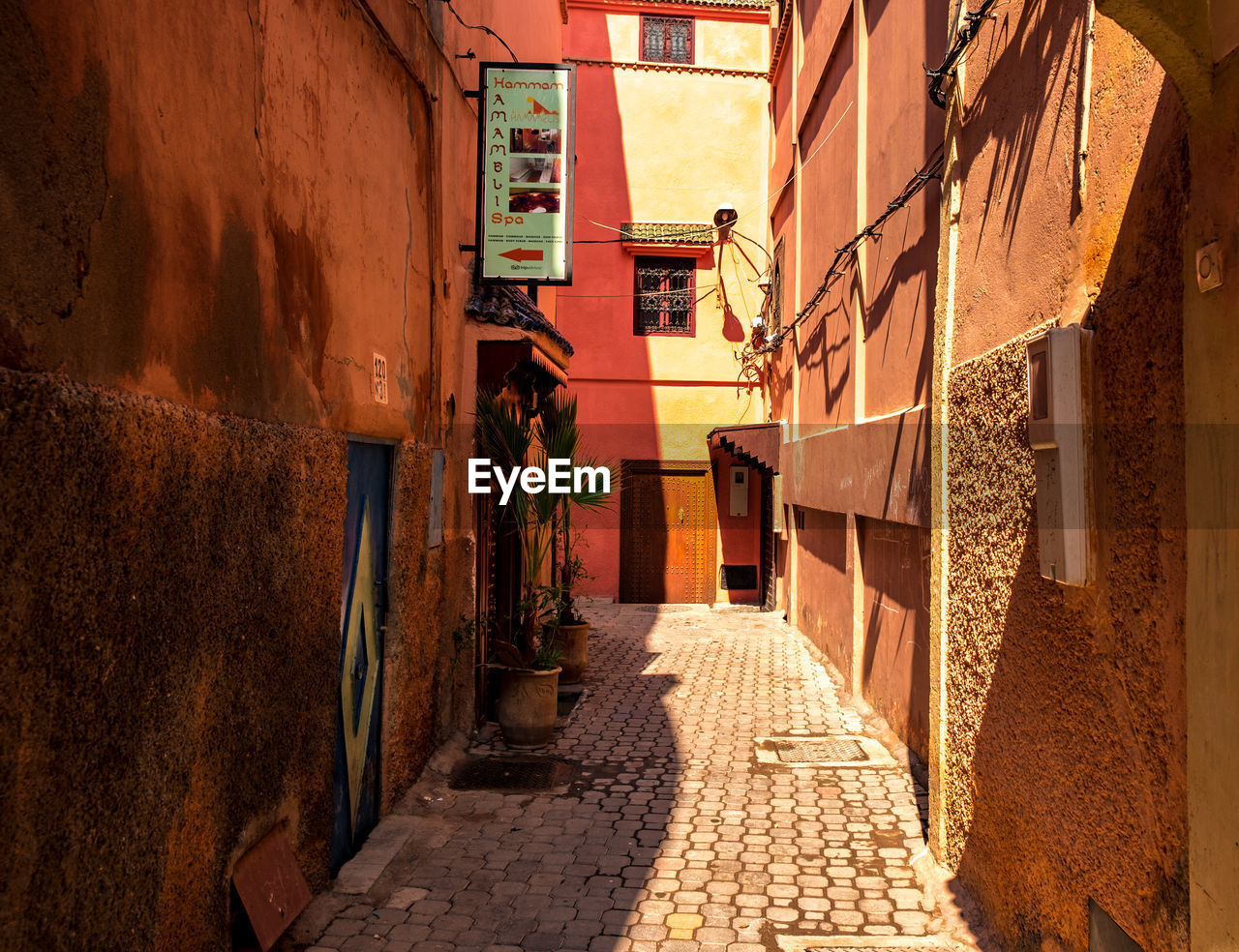 FOOTPATH AMIDST BUILDINGS IN CITY