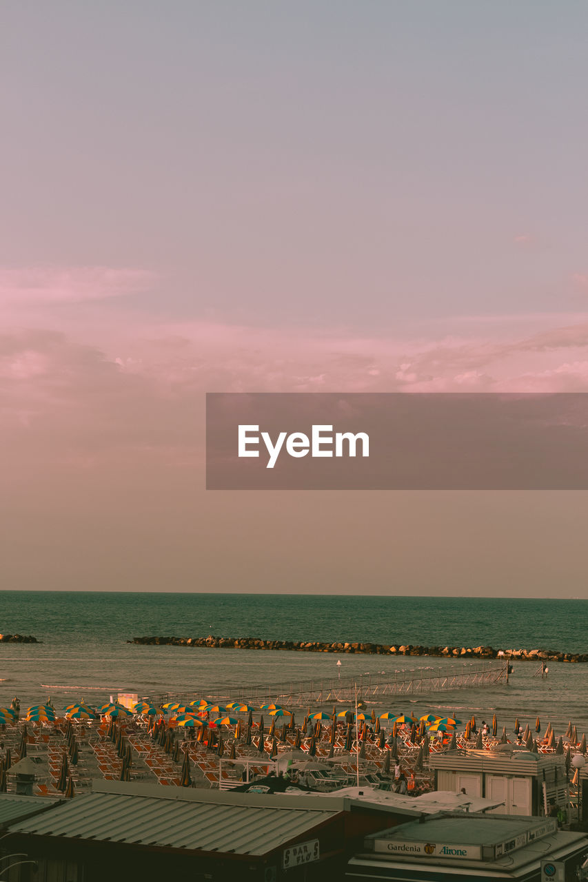 HIGH ANGLE VIEW OF PEOPLE ON BEACH