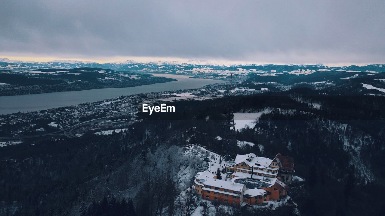 HIGH ANGLE VIEW OF SNOWCAPPED MOUNTAINS AGAINST SKY