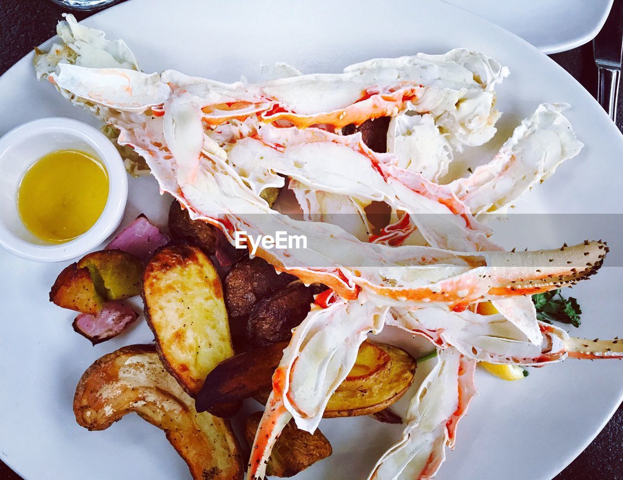 HIGH ANGLE VIEW OF SEAFOOD IN CONTAINER