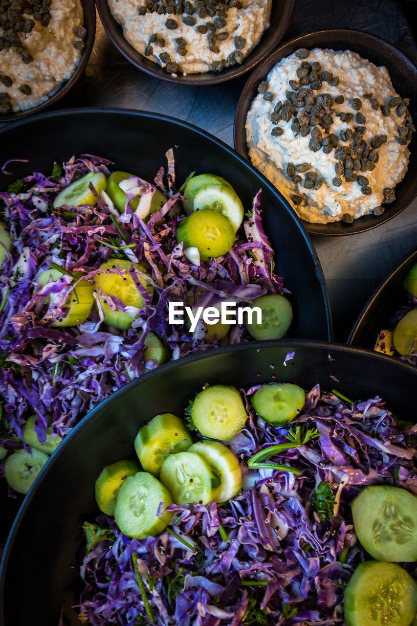 HIGH ANGLE VIEW OF VEGETABLES IN PLATE