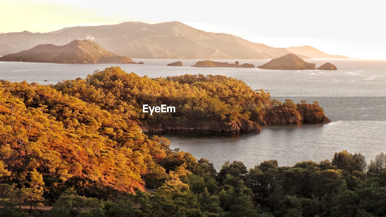 SCENIC VIEW OF LAKE BY MOUNTAIN