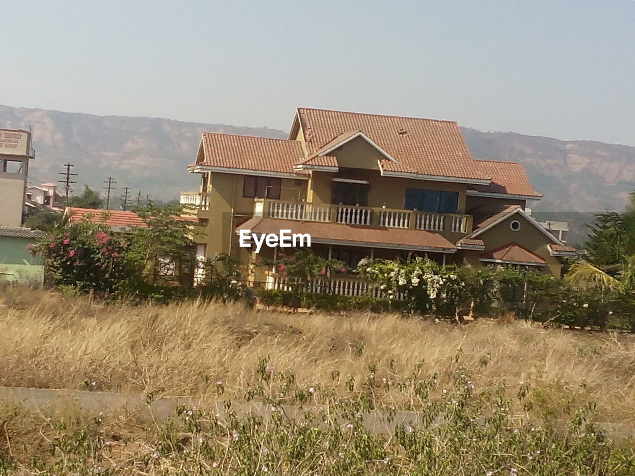 VIEW OF HOUSES ON FIELD