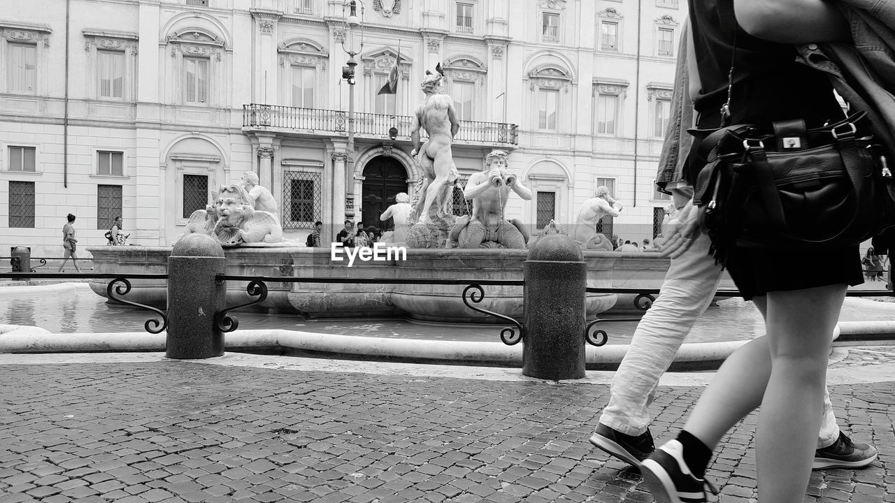 STATUE OF WOMAN IN CITY