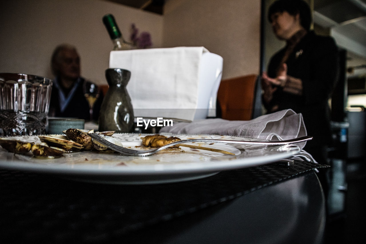 CLOSE-UP OF FOOD IN RESTAURANT