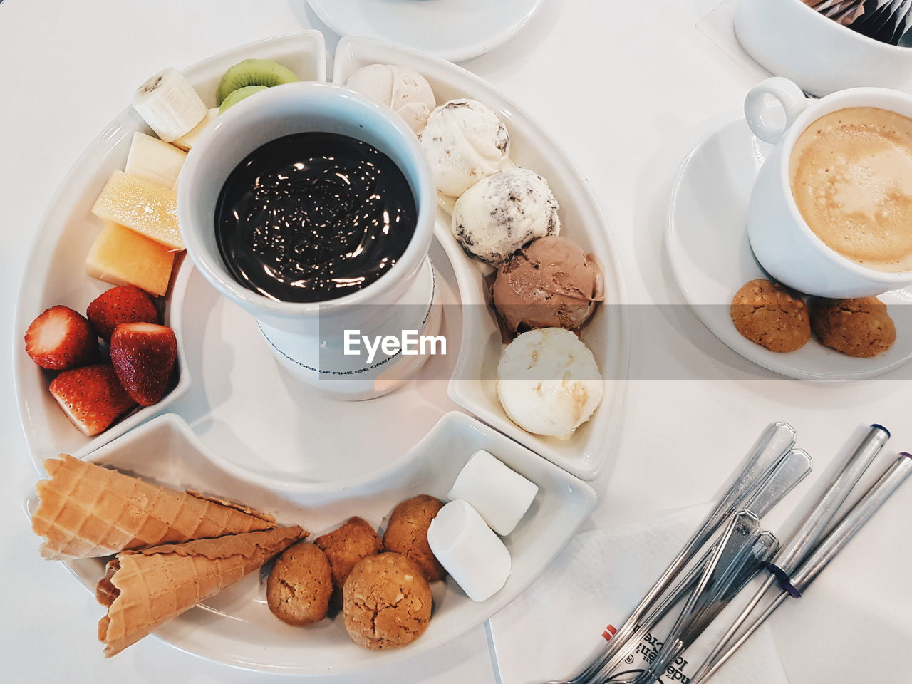 HIGH ANGLE VIEW OF BREAKFAST SERVED IN PLATE