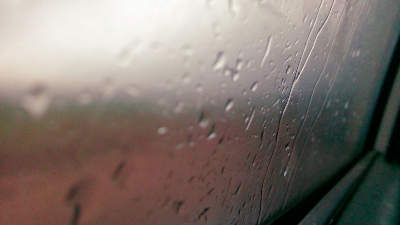 CLOSE-UP OF WATER DROPS ON WATER SURFACE