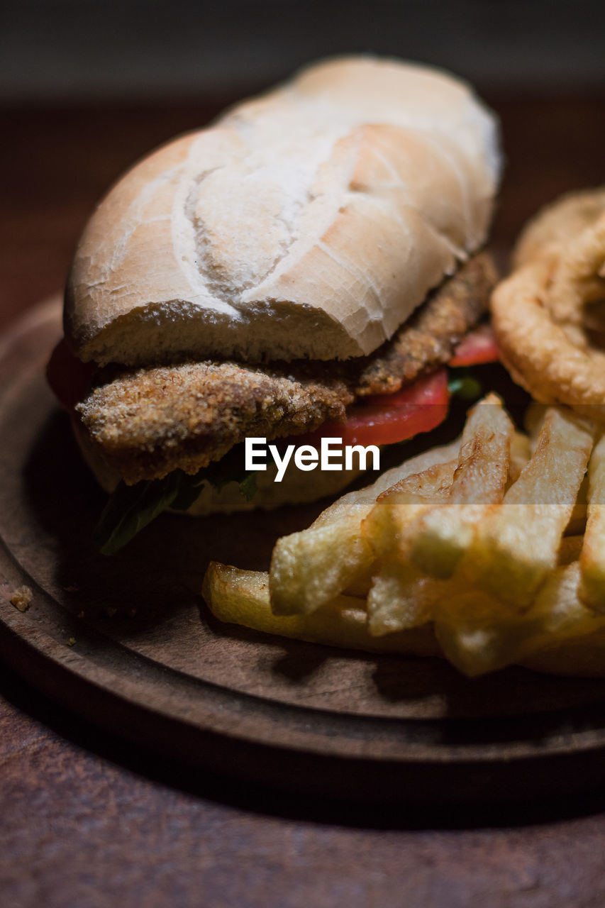 CLOSE-UP OF BURGER ON TABLE