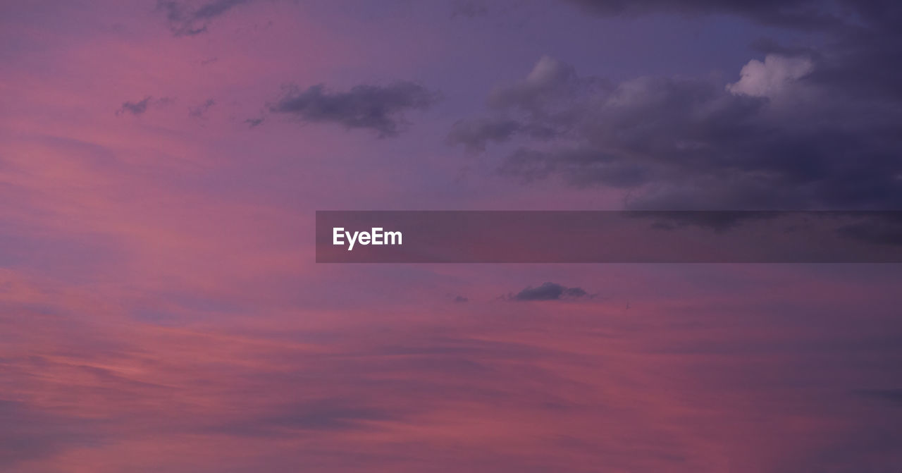 LOW ANGLE VIEW OF CLOUDS IN SKY DURING SUNSET