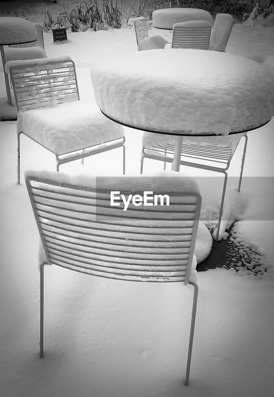 CLOSE-UP OF EMPTY CHAIRS AND TABLES AT HOME