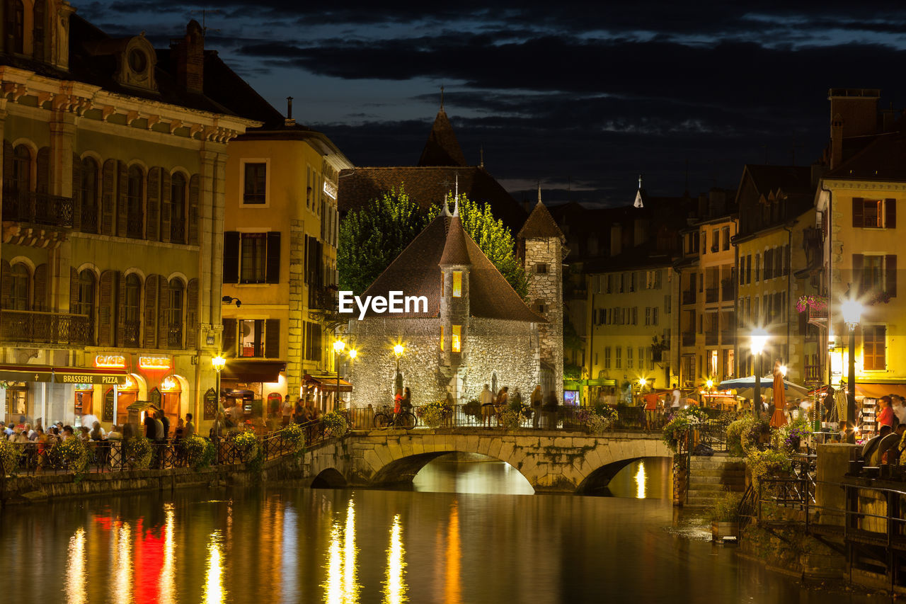 ILLUMINATED BUILDINGS AT NIGHT