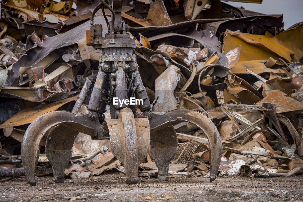 OLD RUSTY METALLIC CART ON FIELD