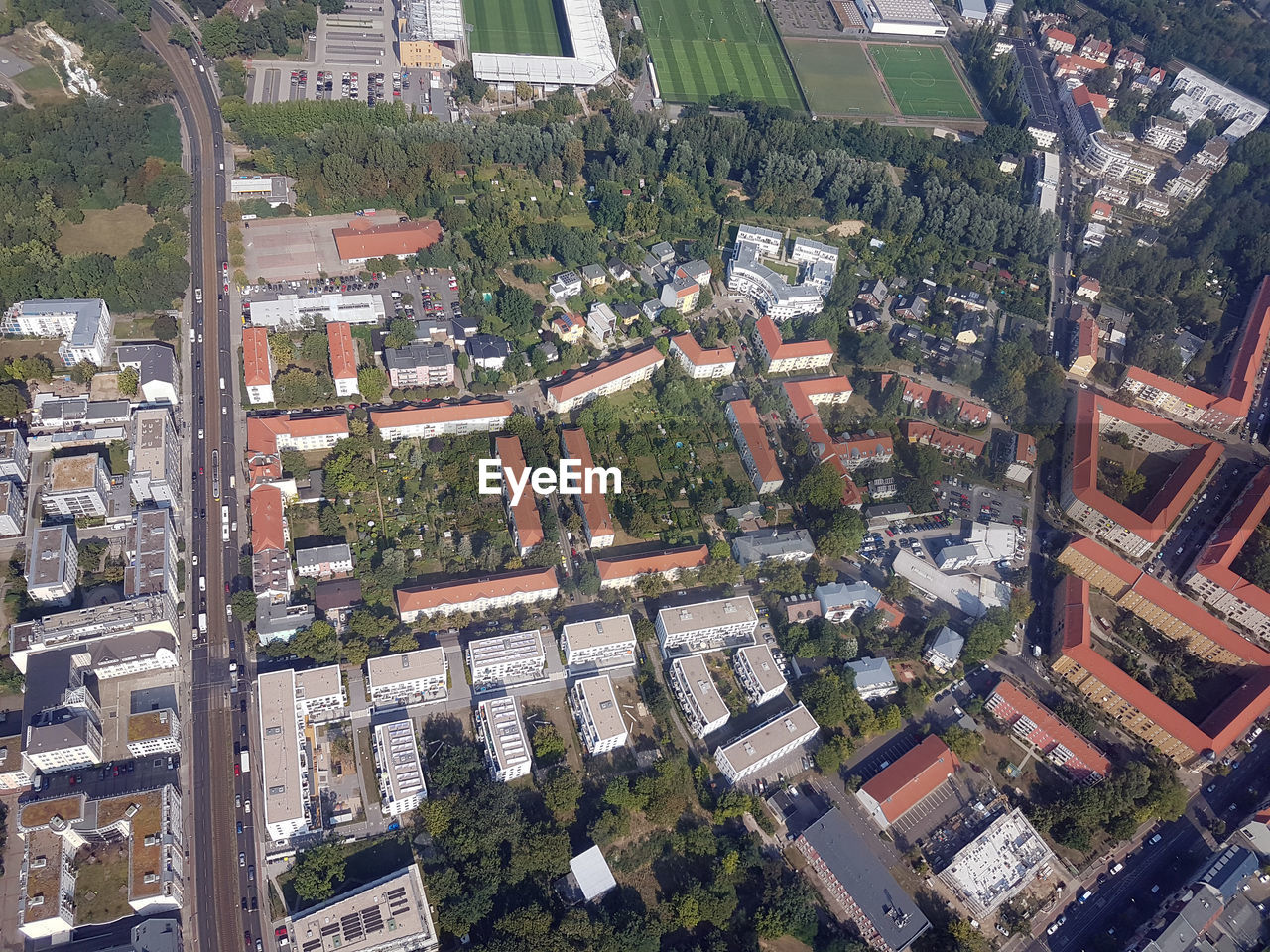 HIGH ANGLE VIEW OF BUILDINGS IN TOWN